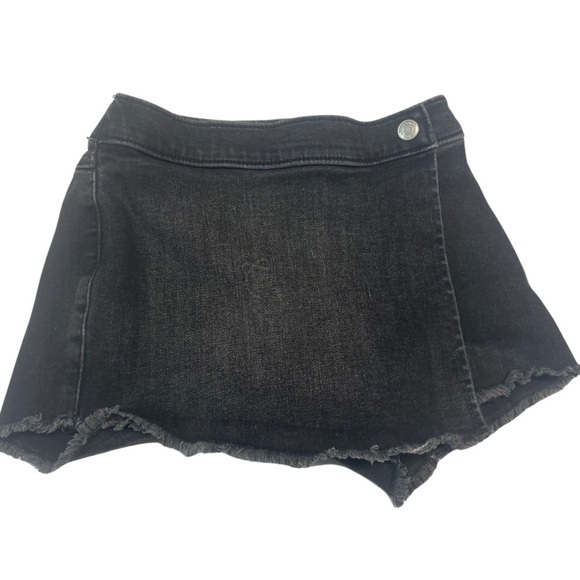 Abercrombie Kids girls black denim skirt. Size 5/7. Frayed w/ adjustable band! - Picture 1 of 3